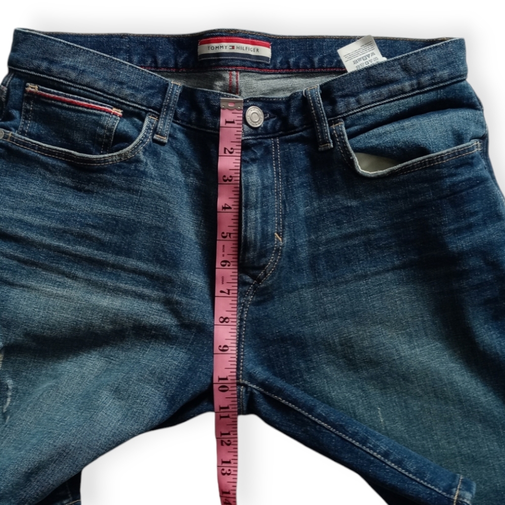 TOMMY HILFIGER MEN'S BLUE DENIM MEDIUM WASH DISTRESSED JEANS SHORTS. SIZE 32 - Picture 5 of 15